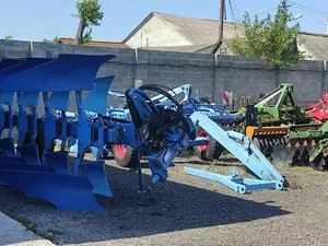 Ґрунтообробна техніка різного призначення.